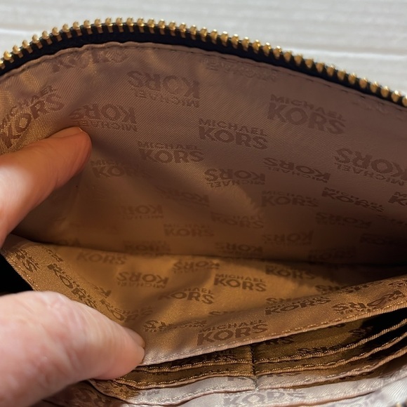 Michael Kors-large-navy blue & gray-zip clutch, wristlet, gold detailing, purse. - Picture 5 of 11